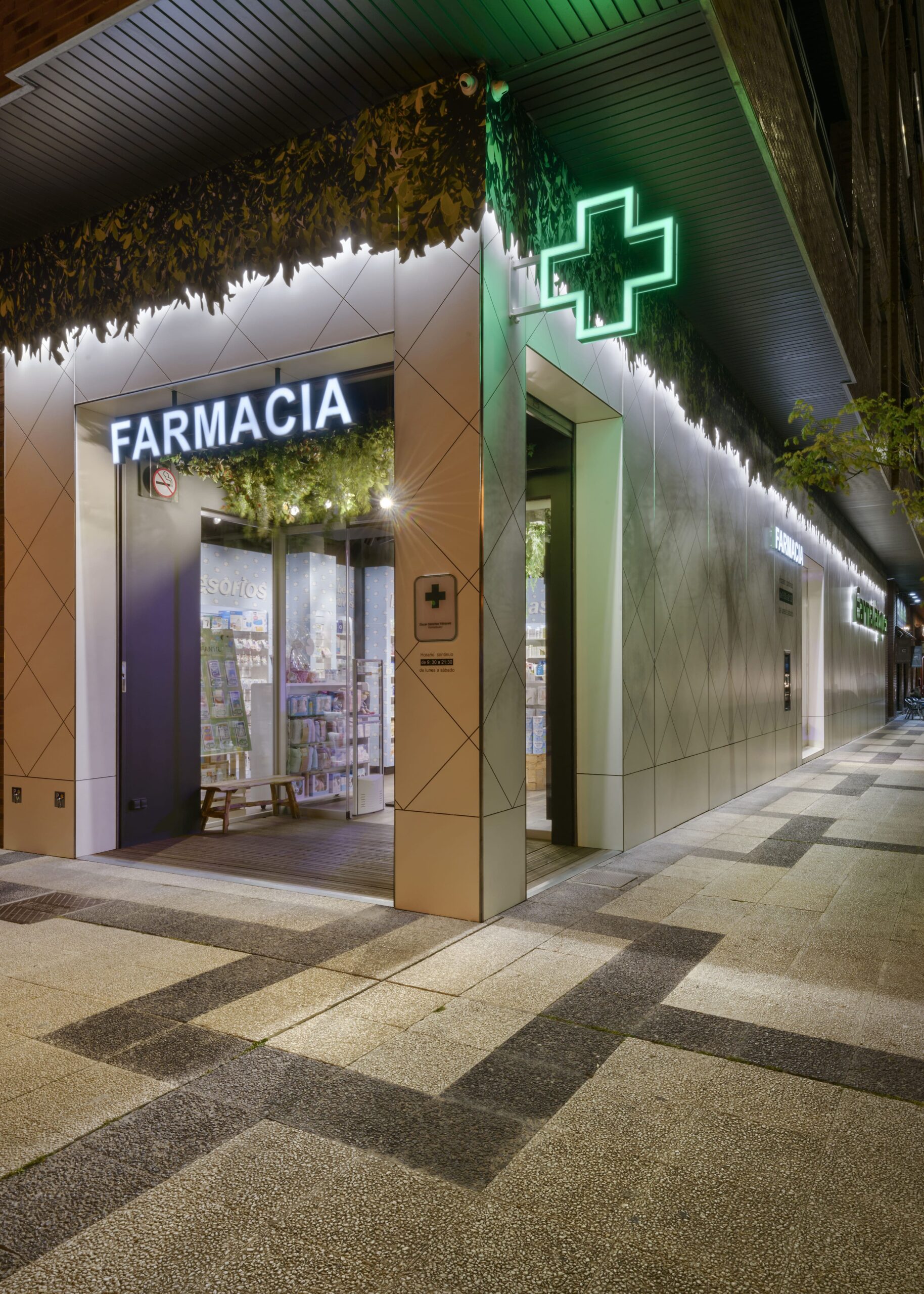 Farmavazquez_Cesareo-Alierta67372ALTA-scaled