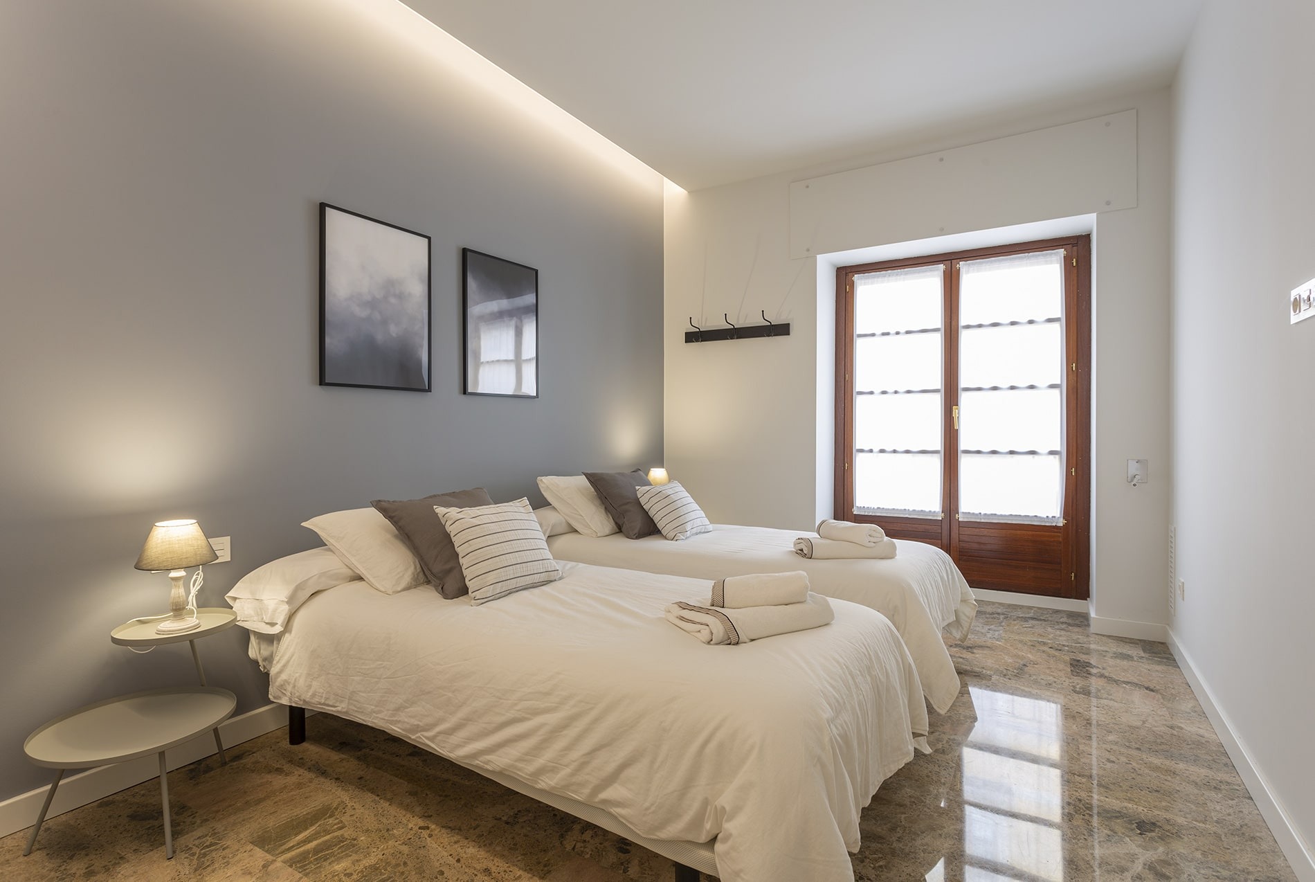 imgi_15_PBGoya_ApartAlfonso_Gris-1-min